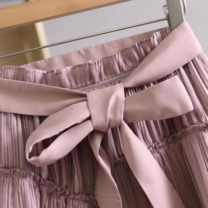 Sweet, versatile, strappy, pleated ..