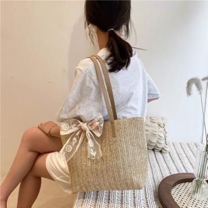 Straw woven large capacity bag, new..