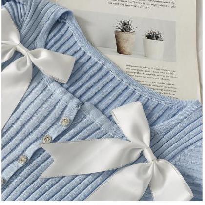 Vertical Stripe Knit T-shirt Bowtie Puffed Sleeve..