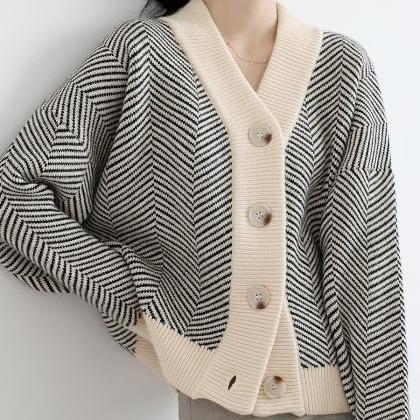 Vintage Cardigans, Striped Slouches, Baggy Coats,..