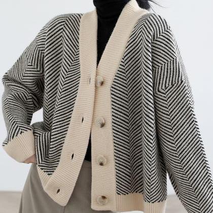 Vintage Cardigans, Striped Slouches, Baggy Coats,..