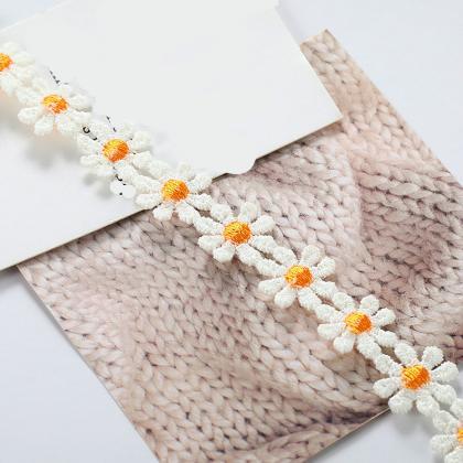 Small Fresh Contrast Color Daisy Lace Hand Made..