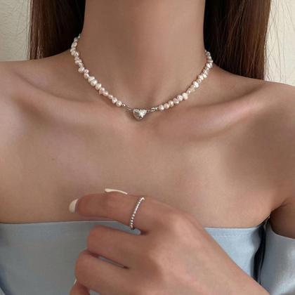Pearl Chain Choker Necklace Magnetic Heart Pendant..