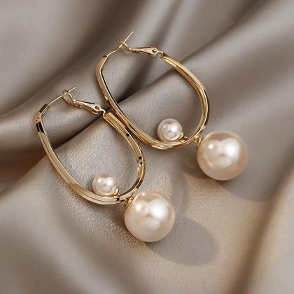 Vintage Charmming Korean Fashion Pearl Earrings..