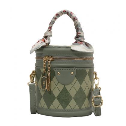 Chic Geometric Quilted Handbag With Scarf..
