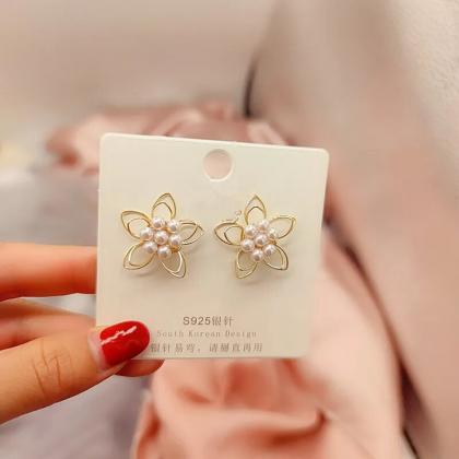 Korean Fashion Transparent Cut Out Flower Earrings..