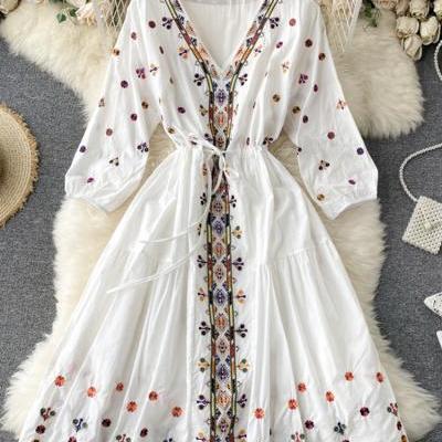 Bohemian ,vintage, ethnic style, heavy embroidery, V-neck drawstring strap, slimming bubble sleeves dress
