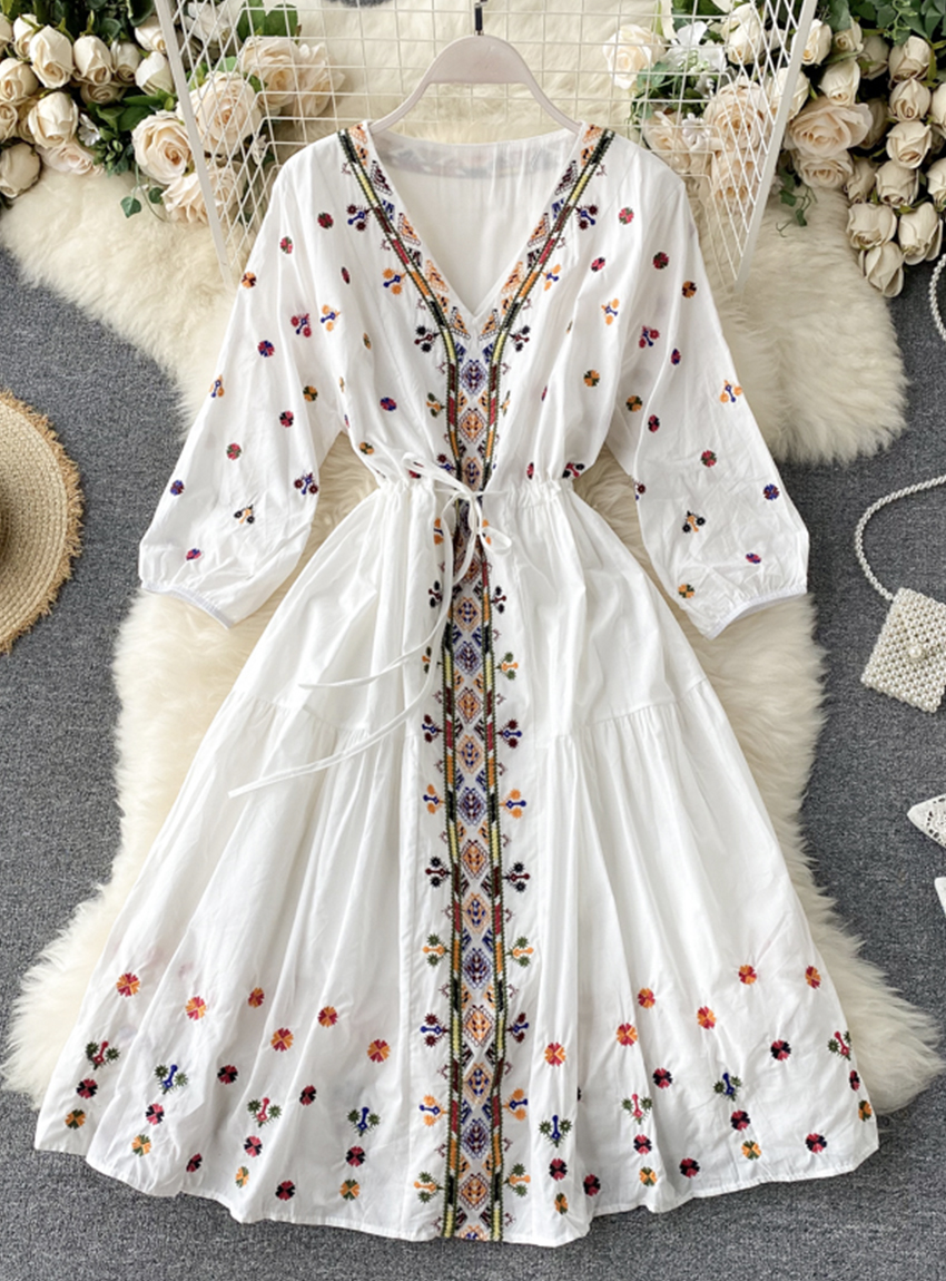 Bohemian ,vintage, Ethnic Style, Heavy Embroidery, V-neck Drawstring Strap, Slimming Bubble Sleeves Dress