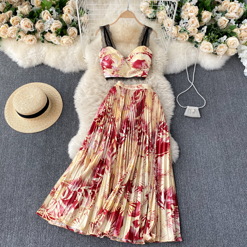 Ins-style vacation suit, lace design, short top with halter vest, pleated skirt with high waist