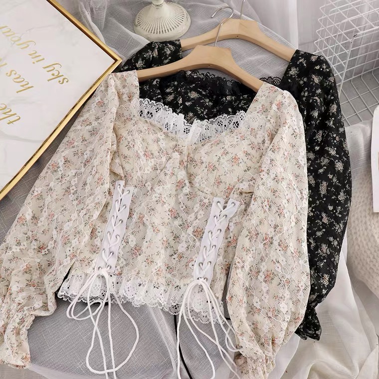 Spring Style, Floral Blouse With Lace Square Collar, Short Long-sleeve Top