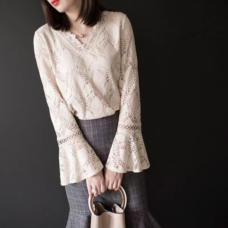 Spring And Summer , Horn Sleeves, V - Neck Long - Sleeve Lace Blouse, Loose Pullover