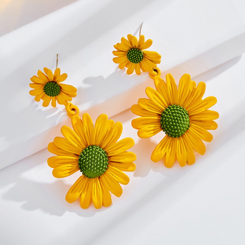 Small Daisy earrings, 925 silver earrings, fashion flowers with accessories