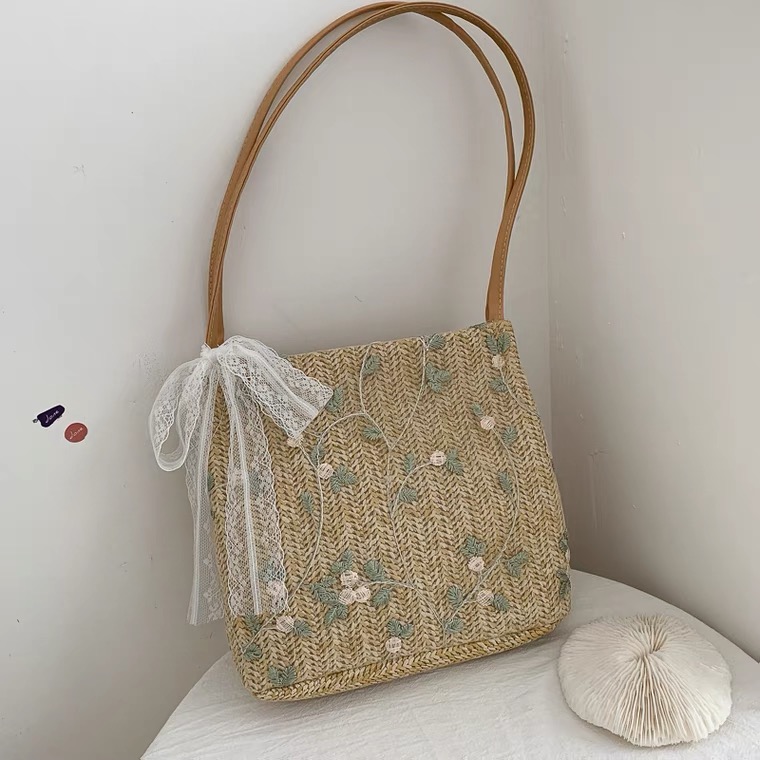 Simple straw woven bag, new style, fashionable lace flower shoulder bag