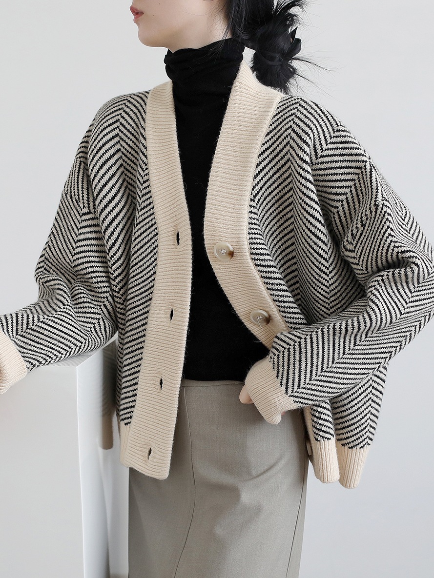 Vintage Cardigans, Striped Slouches, Baggy Coats, Chunky Sweaters