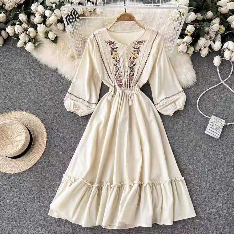 Ethnic style, cute dress, embroidered dress, mid-length dress, lantern sleeve artistic gentle dress