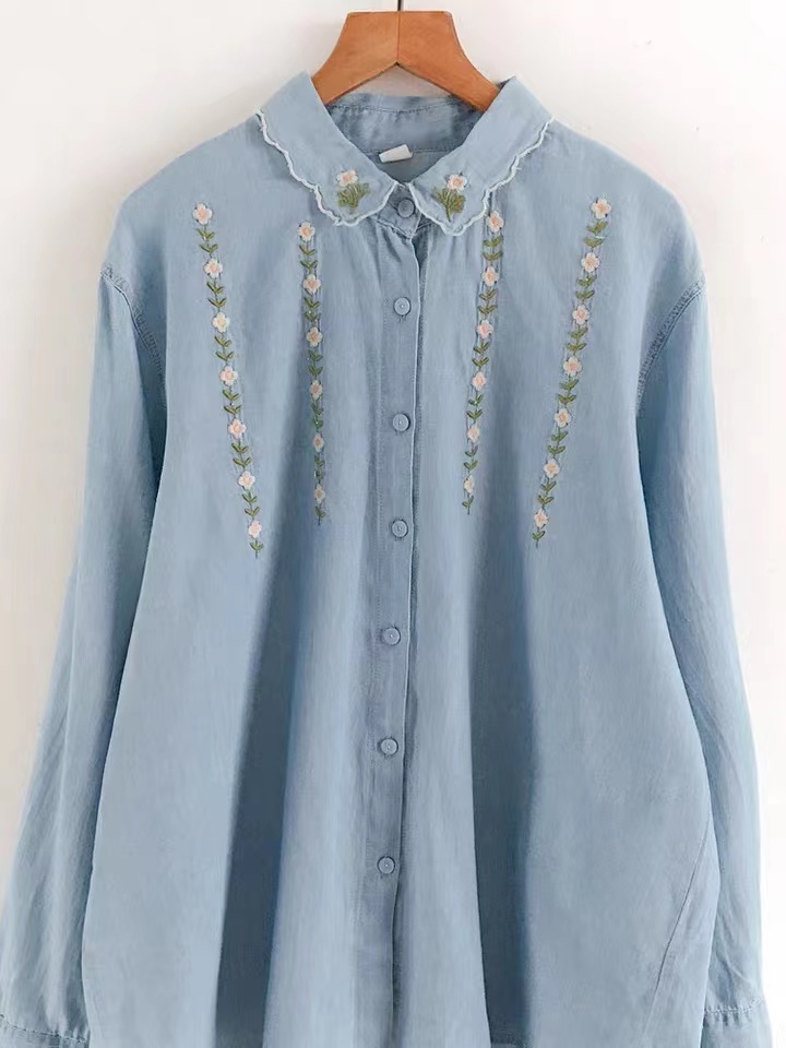 New top small shirt, washed denim blouse, fresh embroidered shirt