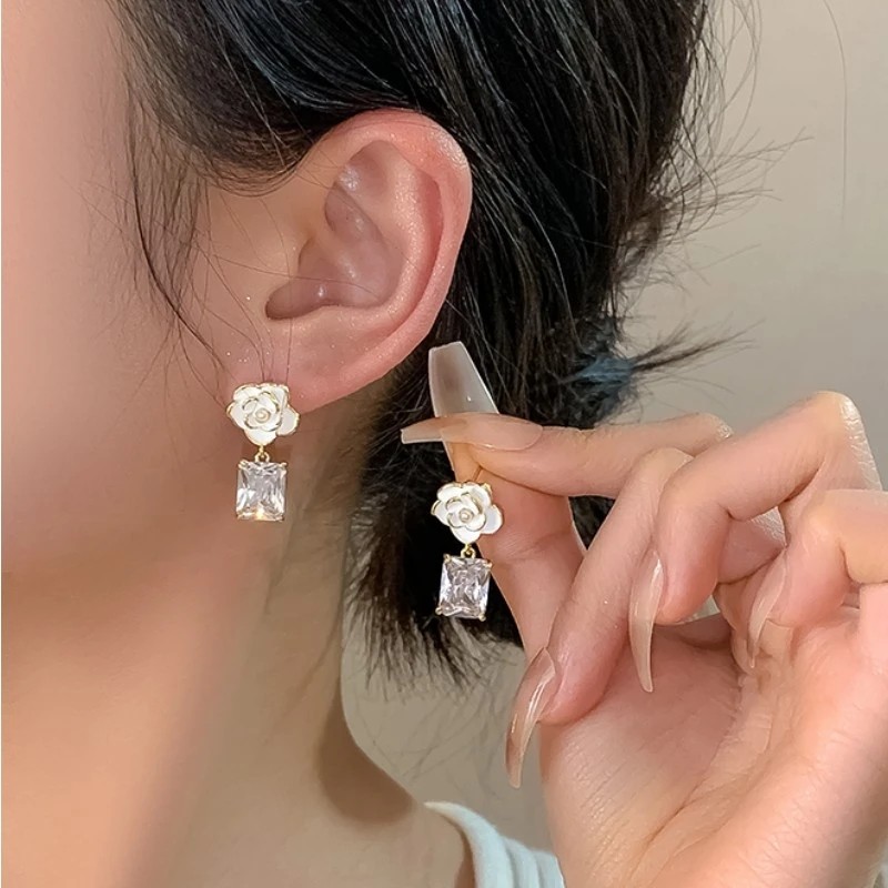 Pearl Women Trendy Stud Earrings Korean Vintage Pearl Crystal Earrings