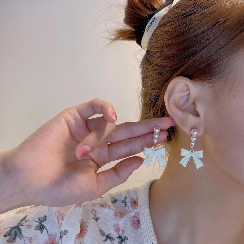 Fashion Korean Earrings Milk White Pearl Bow Knot Small Crowd Design Versatile Temperament Earrings