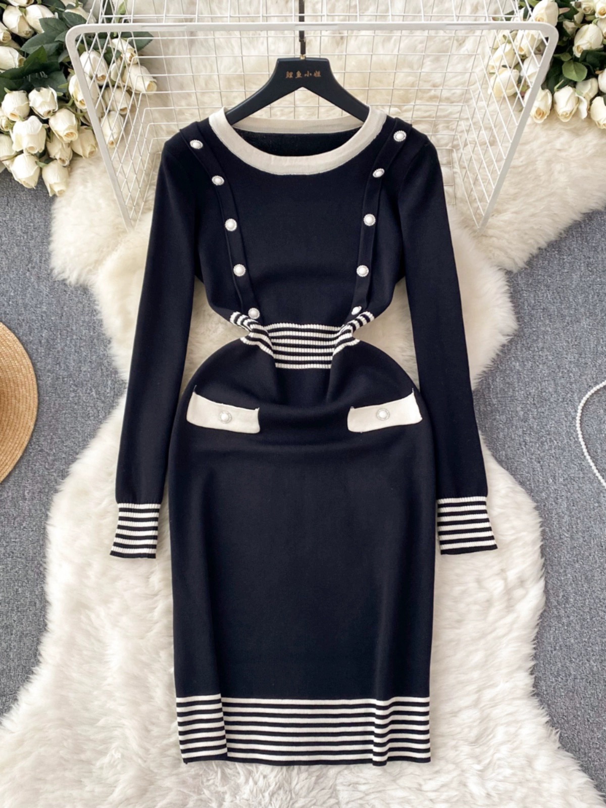 Contrast Color Round Neck Pearl Button Decoration Slim Fit Hip-hugging Knitted Dress