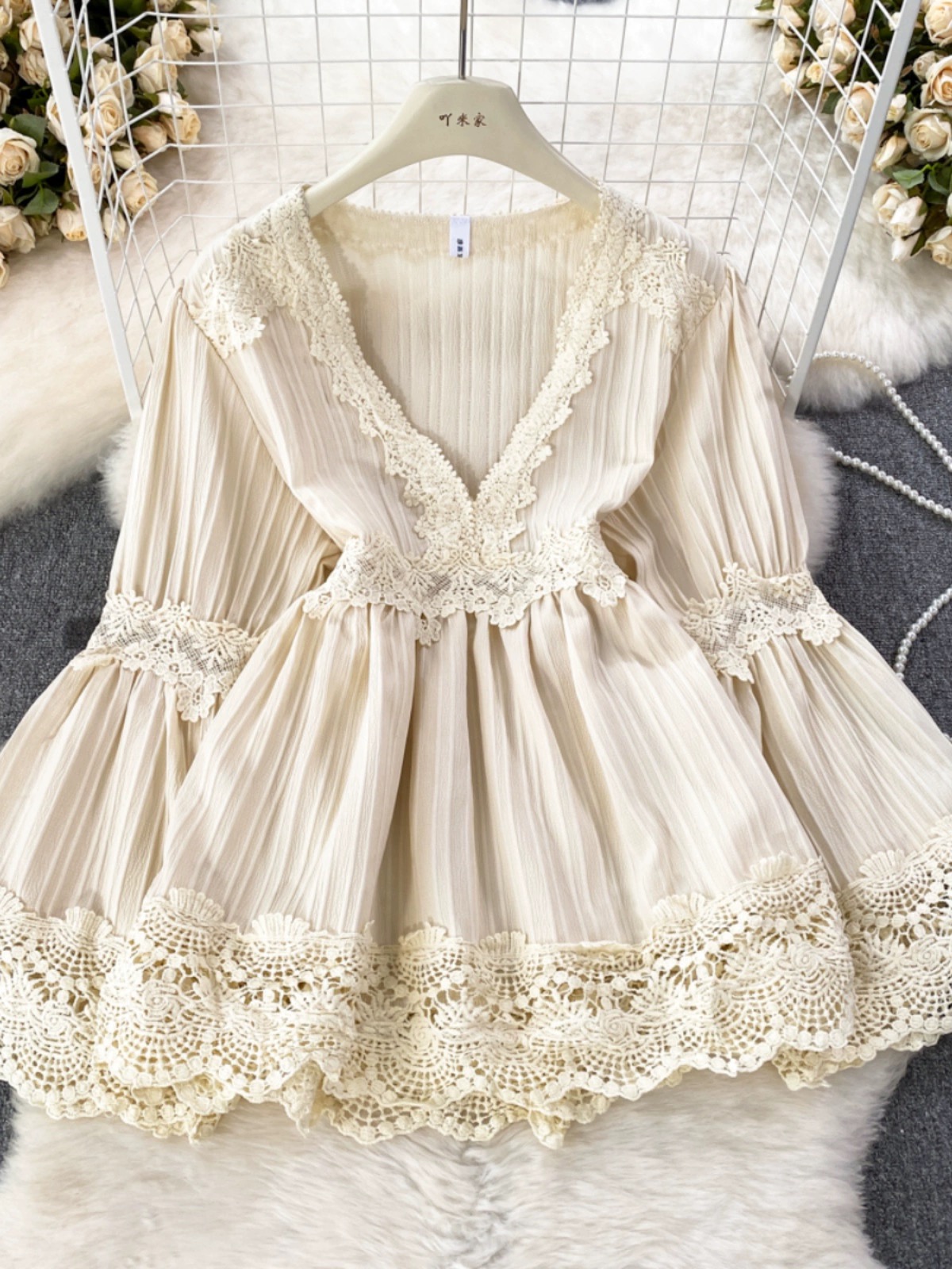 Gentle Style, Cute And Sweet Trumpet Long-sleeved Top, Lace Spliced V-neck Loose Babydoll Top, Casual Waist Shirt
