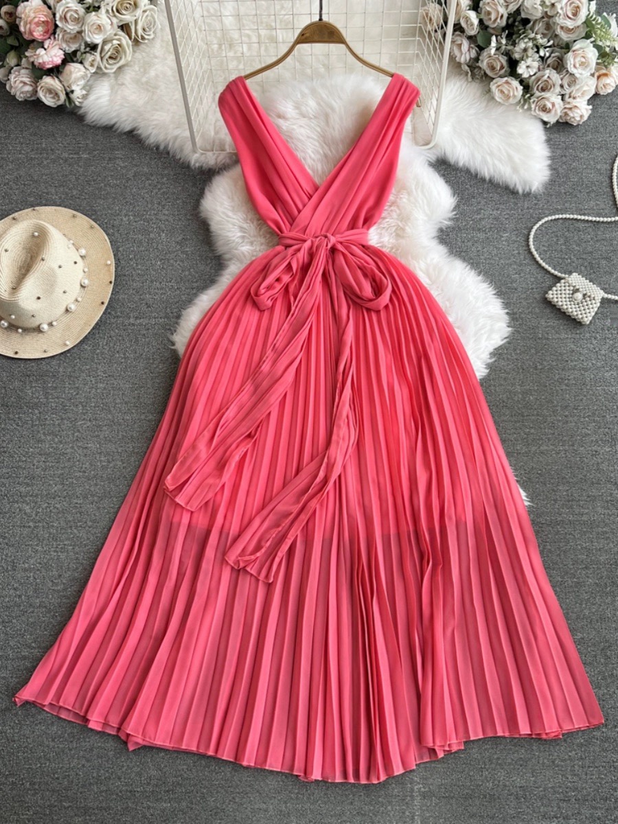 Light Luxury Lady Temperament Sleeveless Dress, V-Neck Waist Slimming A-Line Pleated Dress Seaside Holiday Long Maxi Dress