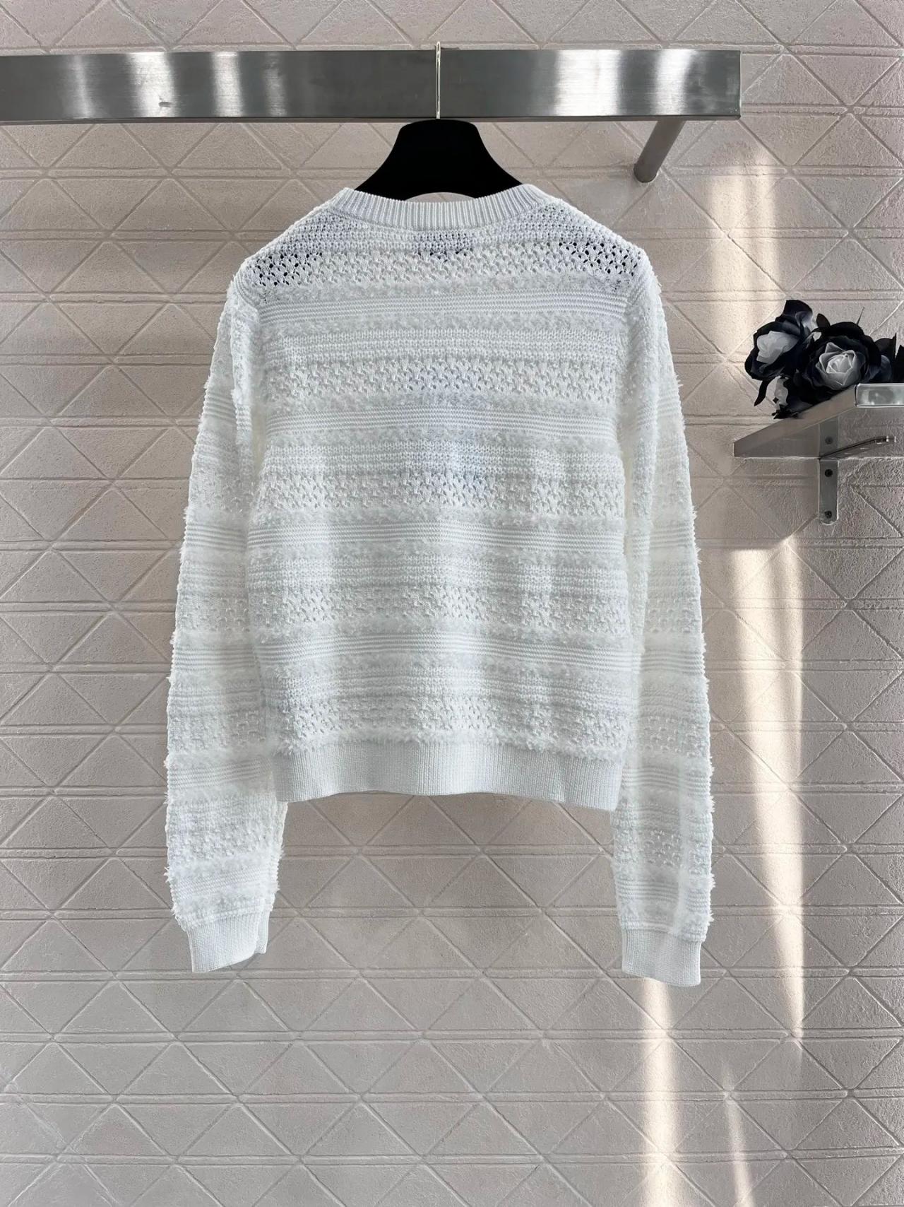 Cozy White Knit Sweater With Textured Design
