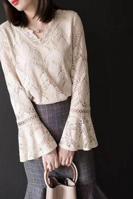 Spring And Summer Style, Horn Sleeves, V - Neck Long - Sleeve Lace Blouse, Loose Pullover