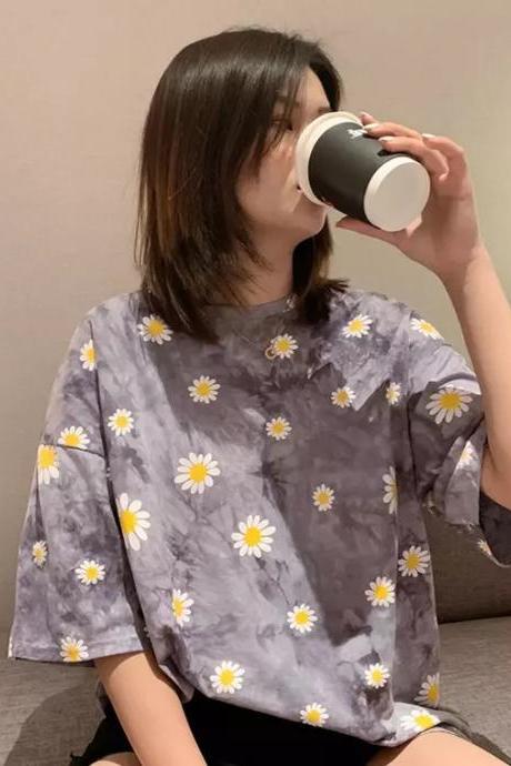 New style, spring and summer, small Daisy flower tie-dyed T-shirt ,short sleeves, loose and comfortable, BF original style, couples