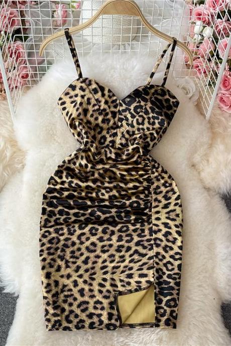 Sexy halter dress, temperament wrap butt dress, deep V-neck, leopard printed, split dress