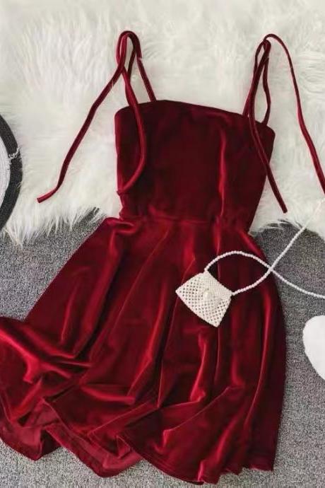 Gentle little black/red dress, , spaghetti strap dress, high-waisted, velvet dress