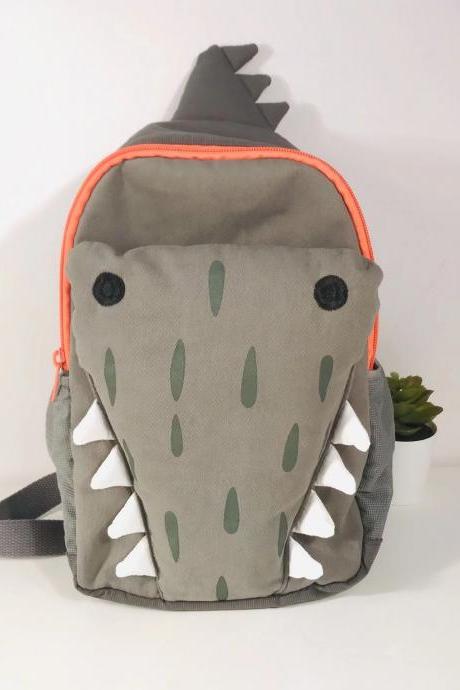 Cute, personalized, stereo schoolbag, green little crocodile backpack