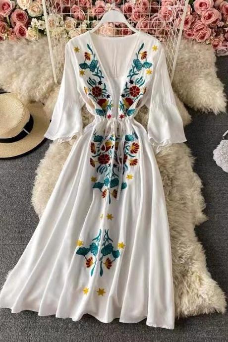 Embroidery, ethnic style, trumpet-sleeve V-neck dress, beach dress super fairy big swing dress