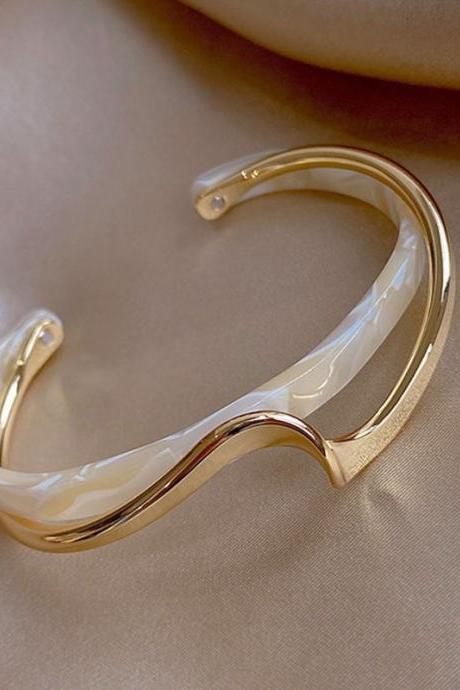 Women Bracelet Simple White Shellfish Board Bend Metal Geometric Overlap Opening Bangle Jewellery