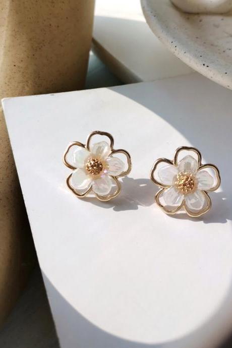 Sweet Flower Earrings Simple Japanese and Korean Wind Temperament Hollow Earrings
