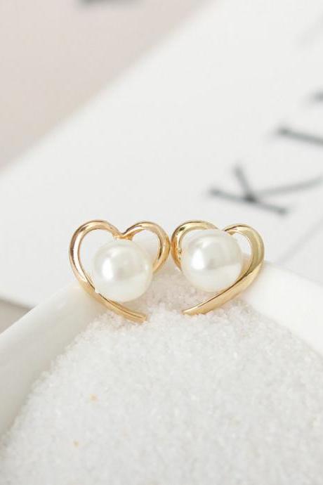 Trendy Elegant Girls Pearl Personality Heart Shape Ear Accessories