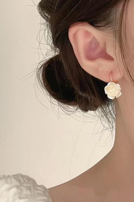 Vintage Fashion Summer Elegant Adcanced Sense Gold Color Earring White Camellia Flower Dangle Earrings For Women Party Jewelry