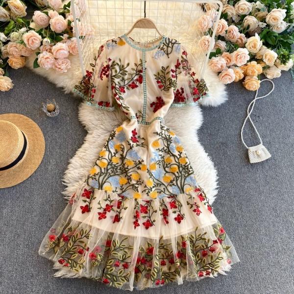 Vintage, court style, embroidered high-end dress, round neck short sleeve slim chic dress