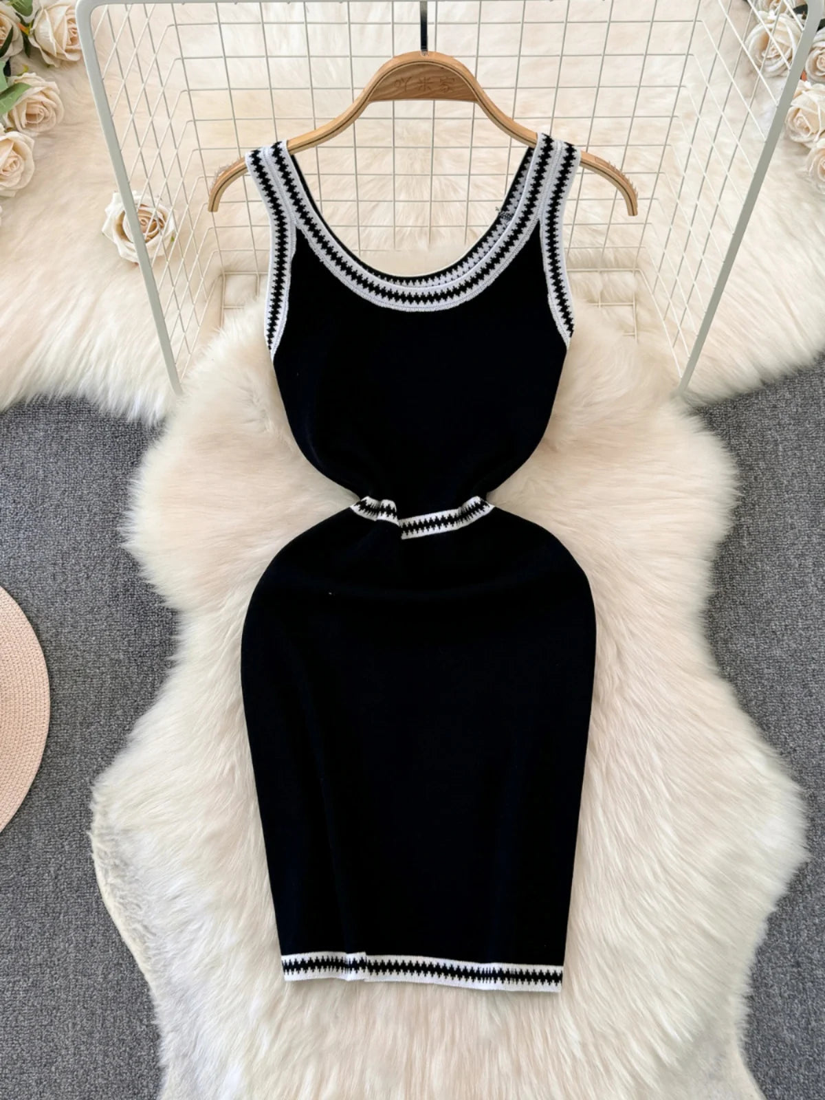 black and cream dress Contrast Halter Neck Pleated A Line Midaxi Color:Candy Pink details:Glitter makeup